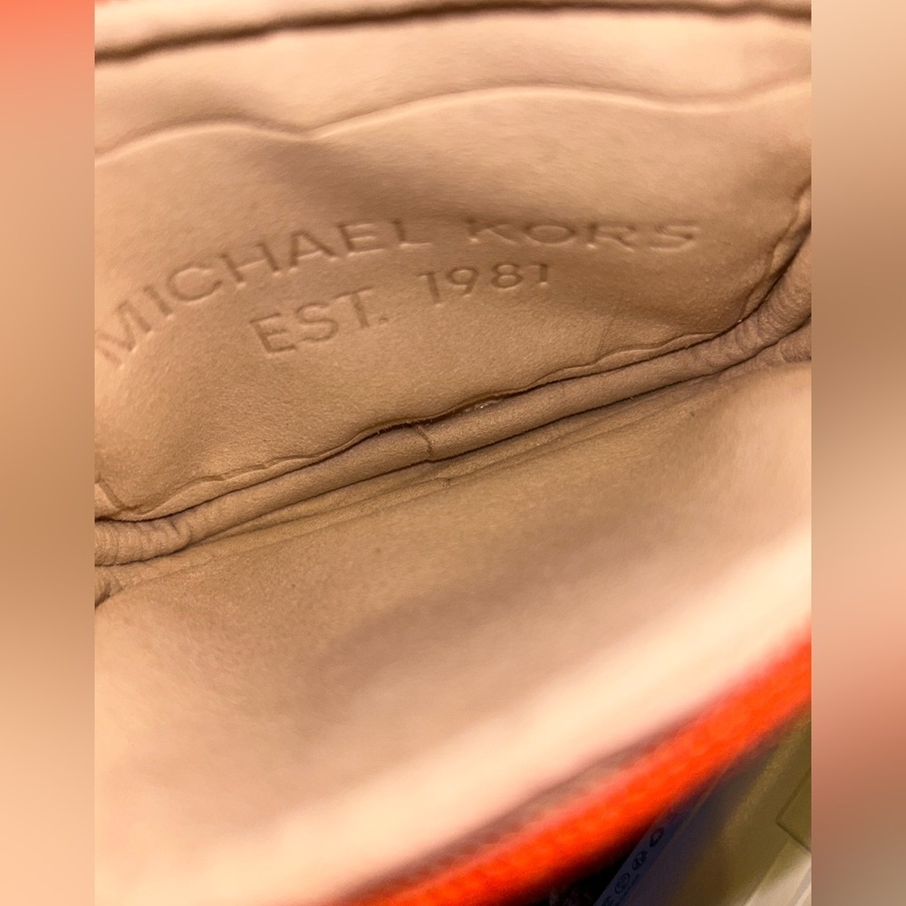 Pre loved Michael Kors quilted jet set Orange Embossed Tote Bag with wristlet - Picture 16 of 16